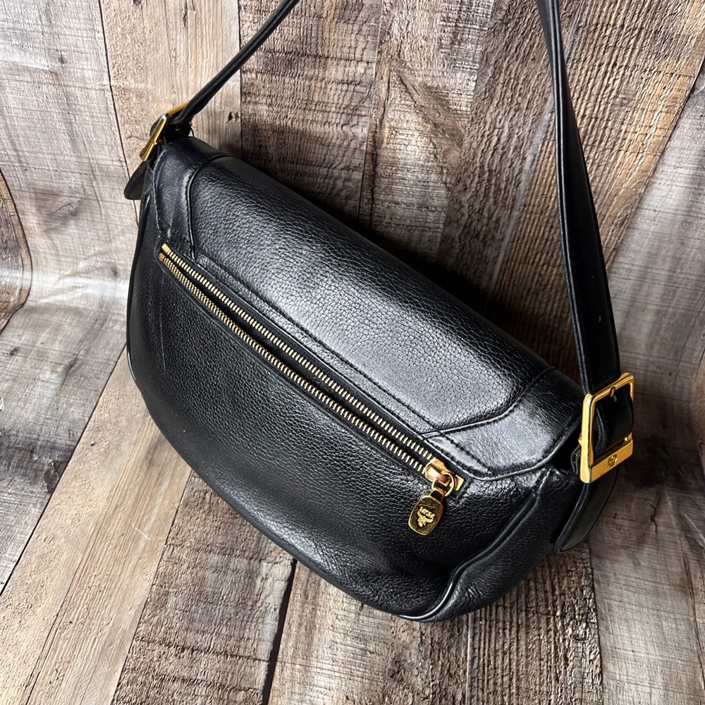 MCM Black Leather Shoulder bag with Gold Hardware - Picture 7 of 16